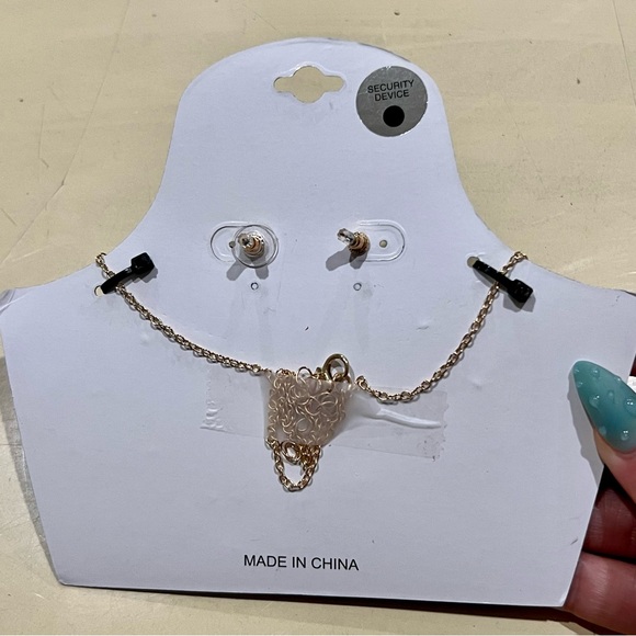 Nicole Miller flower earring and necklace set - Picture 3 of 3